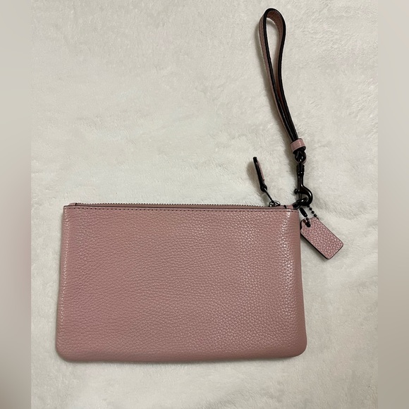 Like new Coach Large Pouch pebbled leather wristlet blush pink - Picture 3 of 11